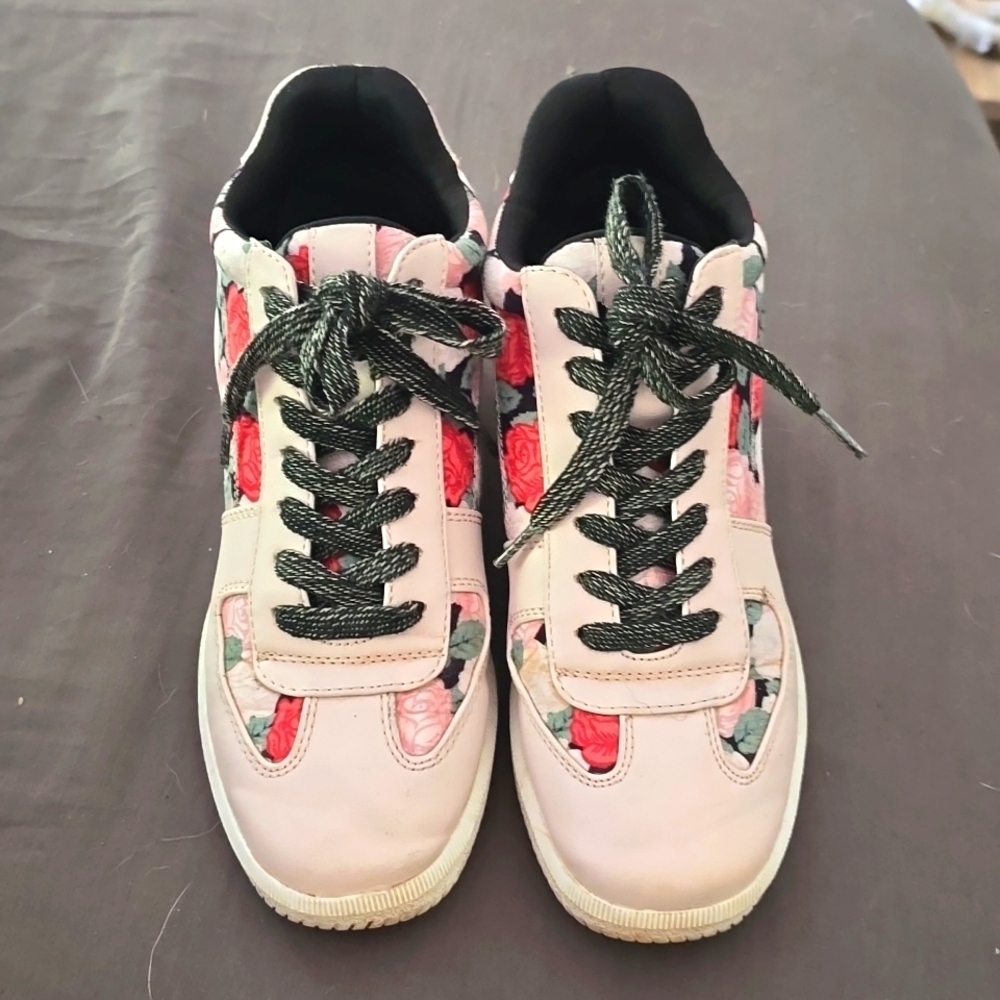 Women's shoes